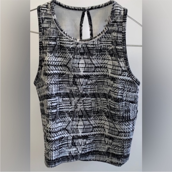Women's Aztec Printed Scoop Neck Key Hole Black & White Crop Tank Top - Size XS - Picture 14 of 16